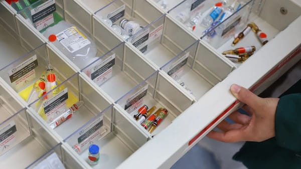 Gobierno adeuda 14 mil millones de pesos a farmacéuticas previo a licitación 2027-2028
