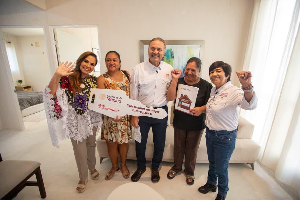 INFONAVIT ENTREGA VIVIENDAS DELBIENESTAR A DERECHOHABIENTES DE QUINTANA ROO